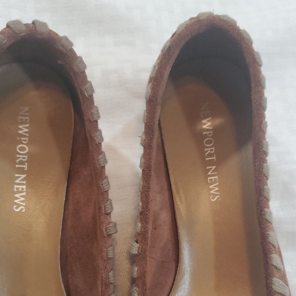 NEW Port News Stylish Brown Embellished Moccasins Kitten Heel - Picture 3 of 13